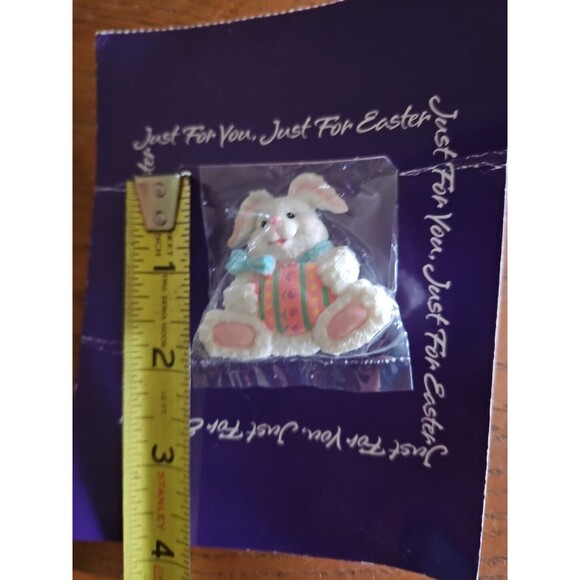 American Greetings Vintage Easter Bunny Egg Pin – New in Package - Picture 5 of 6